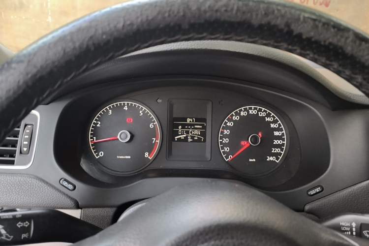 Used Volkswagen Sagitar 2014 Revised Version 1.6L Manual Comfort Edition Instrument Cluster