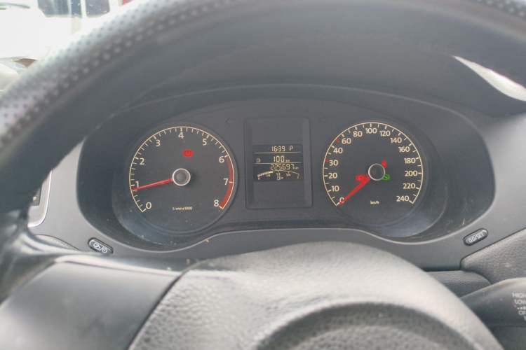 Used Volkswagen Sagitar 2014 Revised Version 1.6L Automatic Comfort Edition Instrument Cluster