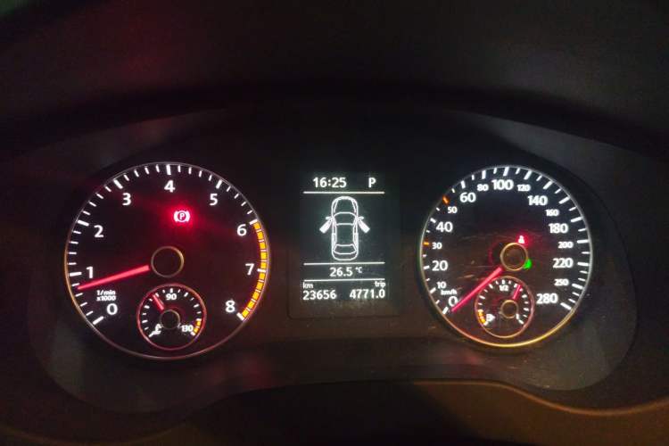 Used Volkswagen Sagitar 2014 1.4TSI Automatic Luxury Model Instrument Cluster