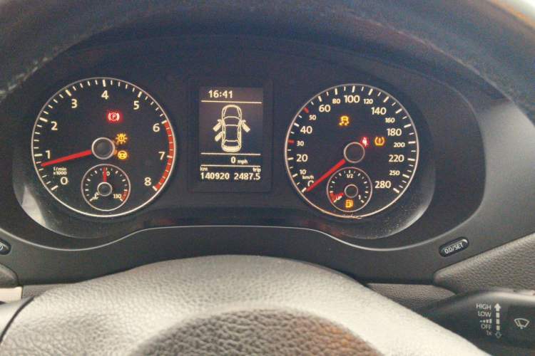 Used Volkswagen Sagitar 2014 1.4TSI Manual Luxury Model Instrument Cluster