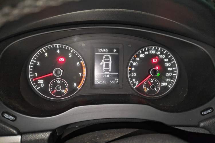 Used Volkswagen Sagitar 2014 1.4TSI Automatic Luxury Model Instrument Cluster