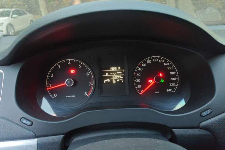 Used Volkswagen Sagitar 2014 Revised Version 1.6L Automatic Leading Edition Instrument Cluster