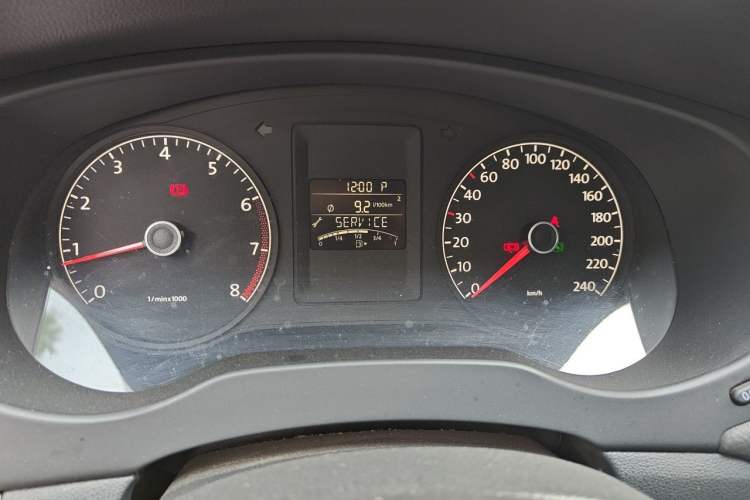 Used Volkswagen Sagitar 2014 1.6L Automatic Comfort Model Instrument Cluster