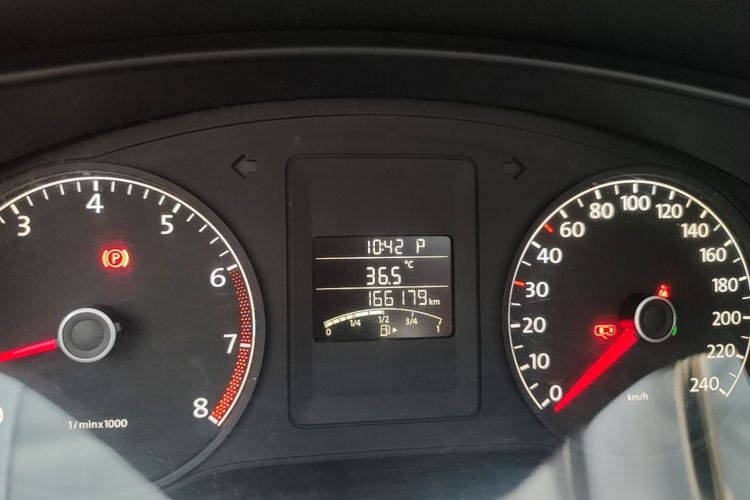 Used Volkswagen Sagitar 2014 Revised Version 1.6L Automatic Comfort Edition Instrument Cluster