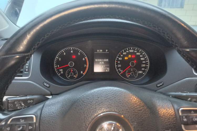 Used Volkswagen Sagitar 2014 1.4TSI Automatic Luxury Model Instrument Cluster