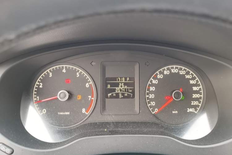 Used Volkswagen Sagitar 2014 Revised Version 1.6L Automatic Comfort Edition Instrument Cluster