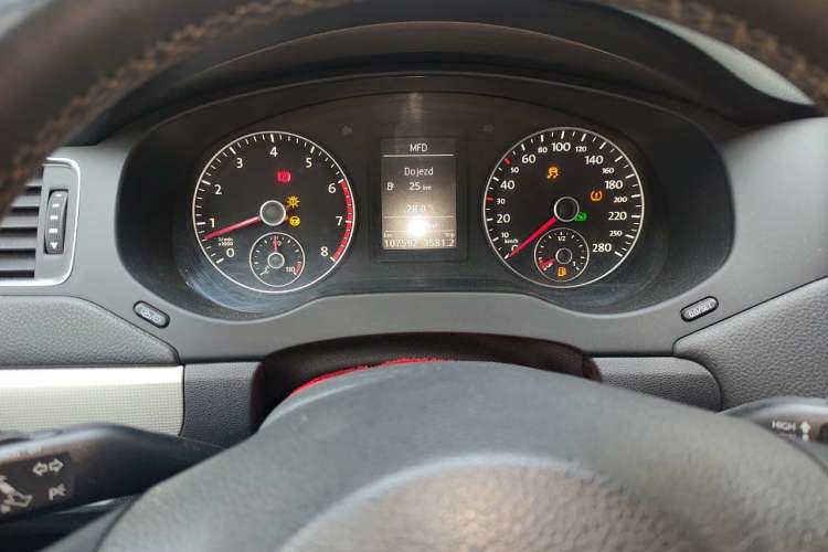 Used Volkswagen Sagitar 2014 1.4TSI Automatic Luxury Model Instrument Cluster