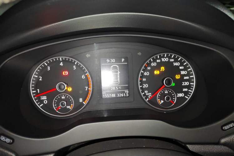 Used Volkswagen Sagitar 2014 1.4TSI Automatic Luxury Model Instrument Cluster