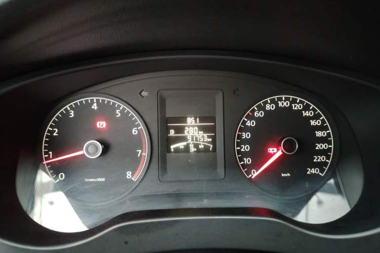 Used Volkswagen Sagitar 2014 1.6L Manual Comfort Model Instrument Cluster