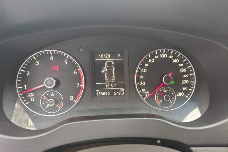 Used Volkswagen Sagitar 2014 1.4TSI Automatic Fashion Edition Instrument Cluster