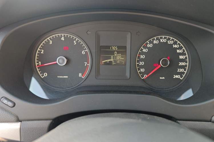 Used Volkswagen Sagitar 2014 1.6L Manual Comfort Model Instrument Cluster