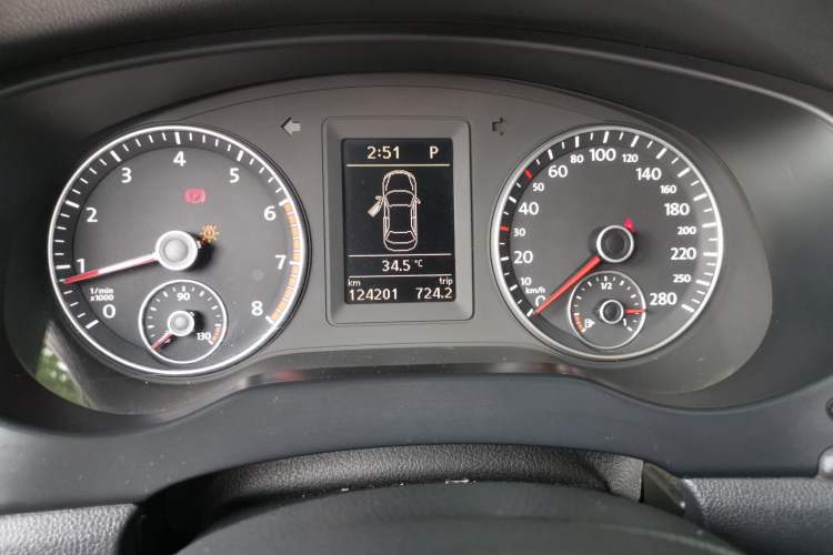 Used Volkswagen Sagitar 2014 1.4TSI Automatic Luxury Model Instrument Cluster