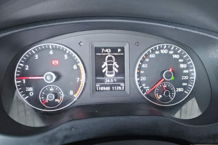 Used Volkswagen Sagitar 2014 1.4TSI Automatic Luxury Model Instrument Cluster