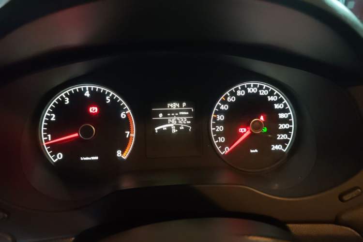 Used Volkswagen Sagitar 2014 Revised Version 1.6L Automatic Comfort Edition Instrument Cluster