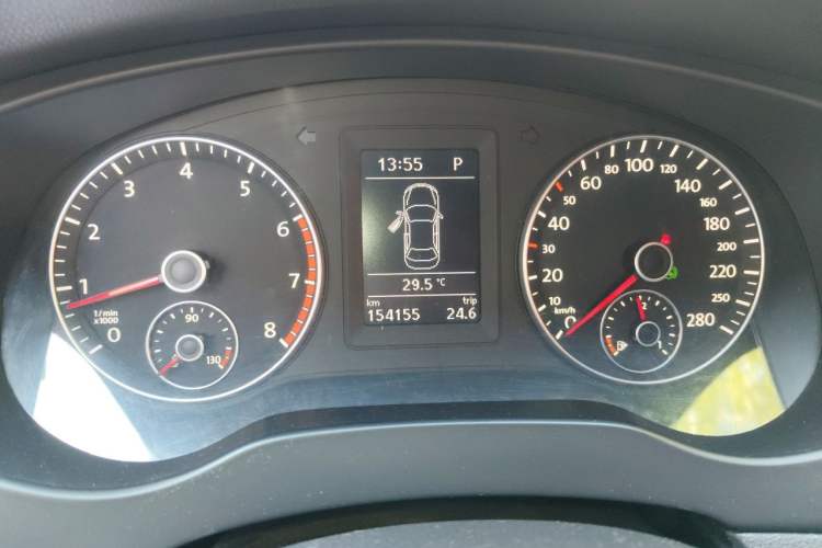 Used Volkswagen Sagitar 2014 1.4TSI Automatic Luxury Model Instrument Cluster