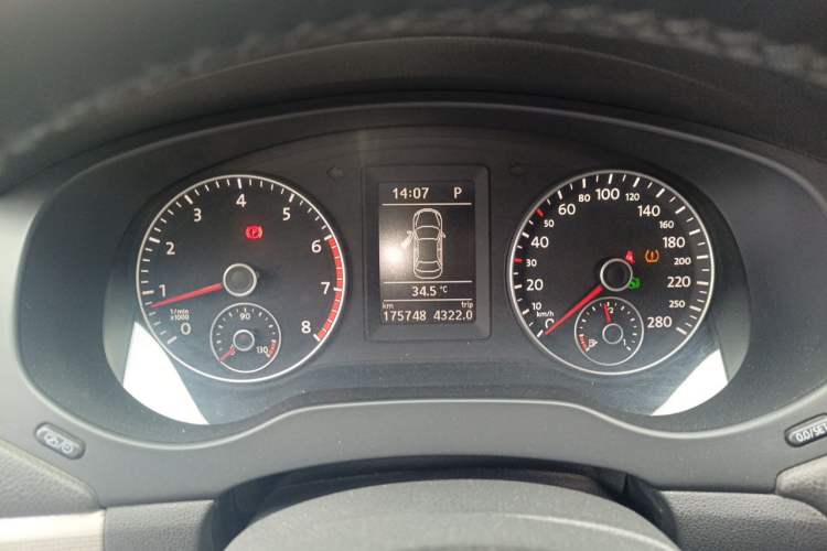 Used Volkswagen Sagitar 2014 Revised Version 1.4TSI Automatic Luxury Edition Instrument Cluster