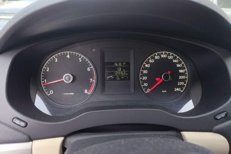 Used Volkswagen Sagitar 2014 Revised Version 1.6L Automatic Comfort Edition Instrument Cluster
