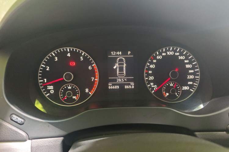 Used Volkswagen Sagitar 2014 Revised Version 1.4TSI Automatic Luxury Edition Instrument Cluster