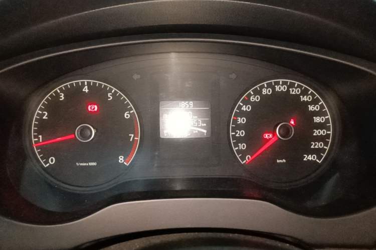Used Volkswagen Sagitar 2014 Revised Version 1.6L Manual Comfort Edition Instrument Cluster