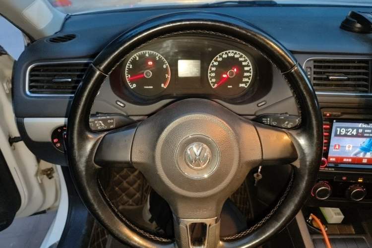 Used Volkswagen Sagitar 2014 Revised Version 1.6L Manual Comfort Edition Instrument Cluster