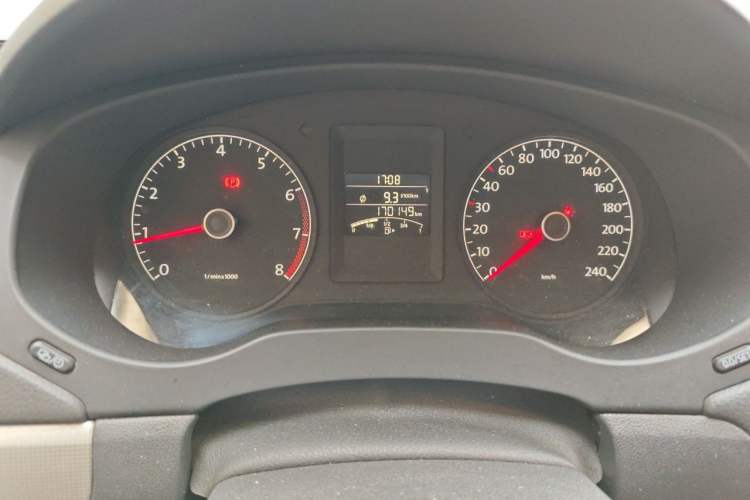 Used Volkswagen Sagitar 2014 1.6L Manual Comfort Model Instrument Cluster