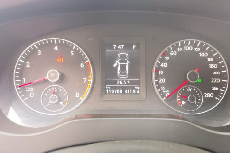 Used Volkswagen Sagitar 2014 1.4TSI Automatic Luxury Model Instrument Cluster
