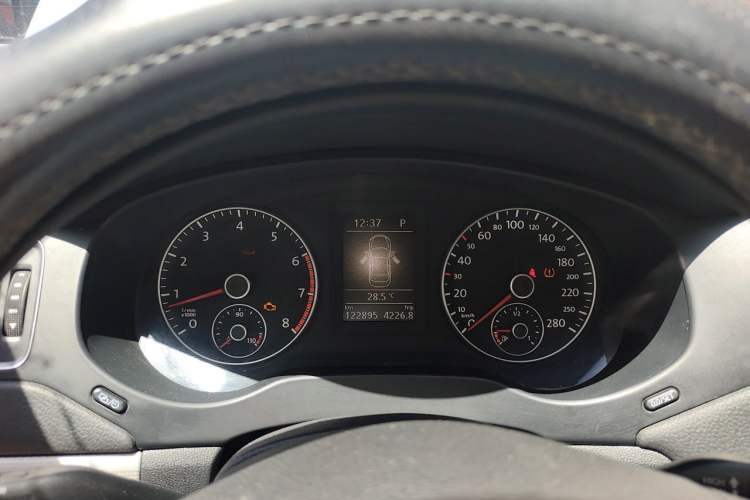Used Volkswagen Sagitar 2014 Revised Version 1.4TSI Automatic Luxury Edition Instrument Cluster