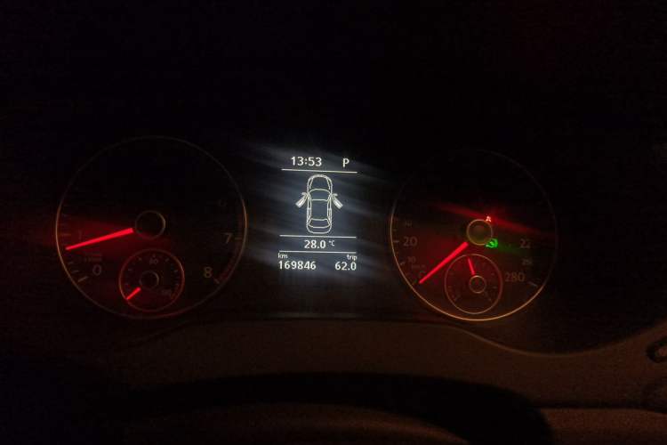 Used Volkswagen Sagitar 2014 1.4TSI Automatic Luxury Model Instrument Cluster