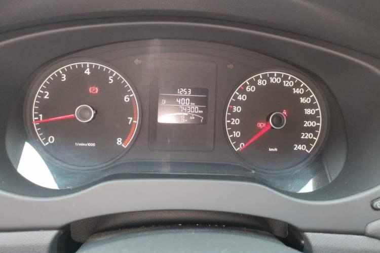 Used Volkswagen Sagitar 2014 1.6L Manual Comfort Model Instrument Cluster