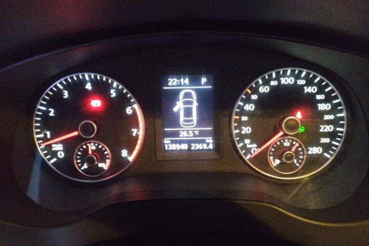 Used Volkswagen Sagitar 2014 1.4TSI Automatic Luxury Model Instrument Cluster