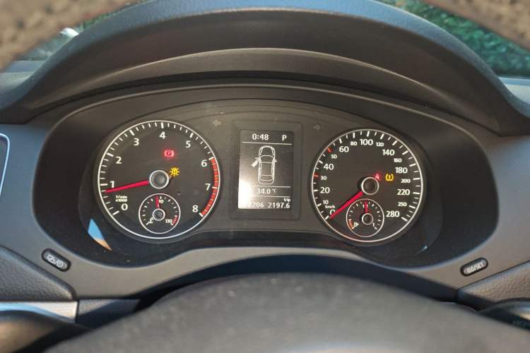 Used Volkswagen Sagitar 2014 Revised Version 1.4TSI Automatic Luxury Edition Instrument Cluster