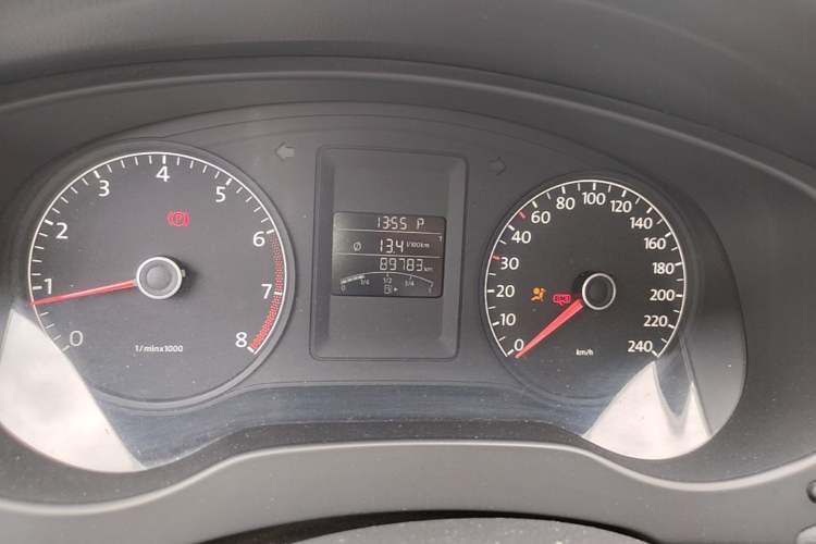 Used Volkswagen Sagitar 2014 Revised Version 1.6L Automatic Comfort Edition Instrument Cluster
