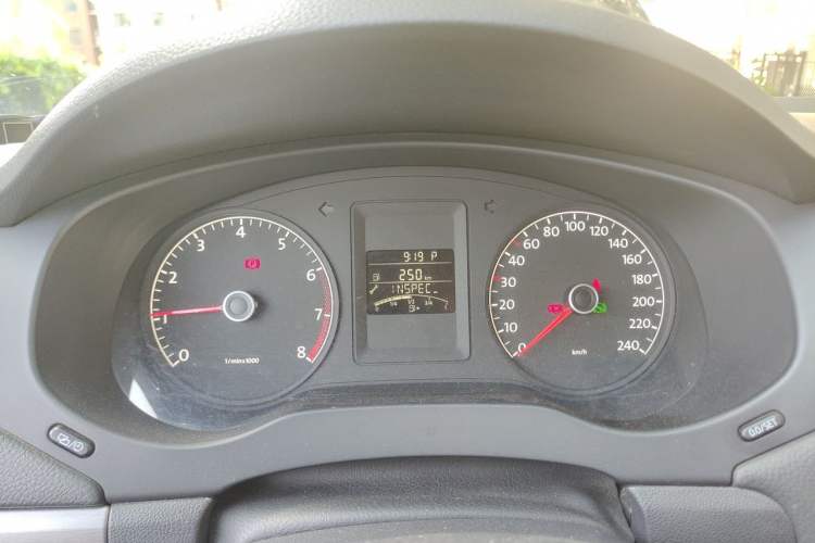 Used Volkswagen Sagitar 2014 1.6L Automatic Fashion Model Instrument Cluster