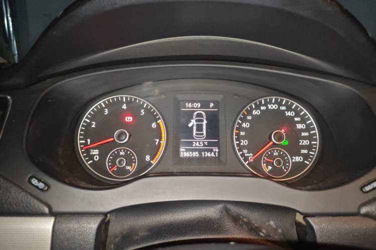 Used Volkswagen Sagitar 2014 Revised Version 1.4TSI Automatic Luxury Edition Instrument Cluster