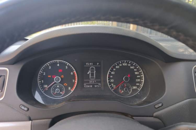 Used Volkswagen Sagitar 2014 1.4TSI Automatic Luxury Model Instrument Cluster