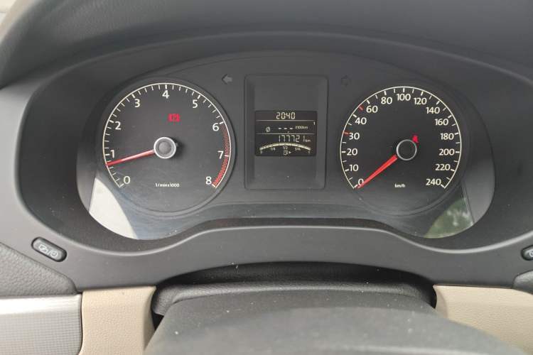 Used Volkswagen Sagitar 2014 1.6L Manual Comfort Model Instrument Cluster