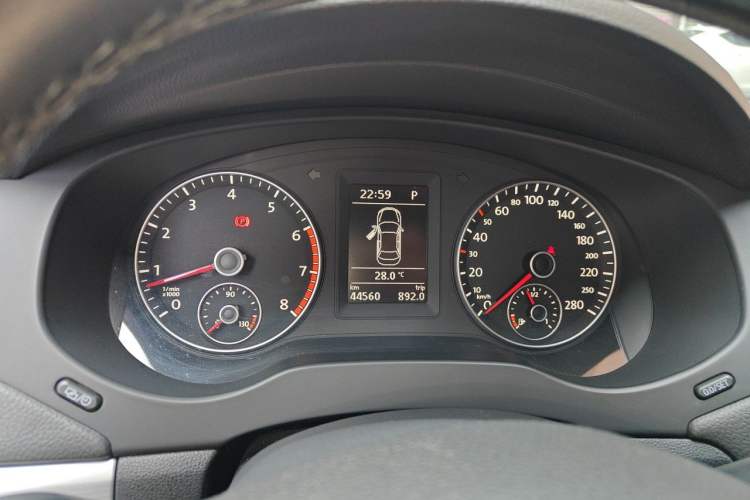 Used Volkswagen Sagitar 2014 Revised 1.4TSI BlueMotion Edition Instrument Cluster