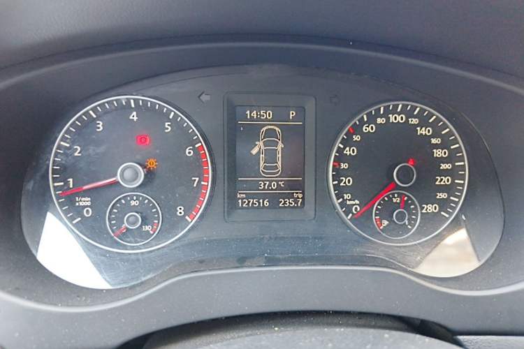 Used Volkswagen Sagitar 2014 1.4TSI Automatic Luxury Model Instrument Cluster