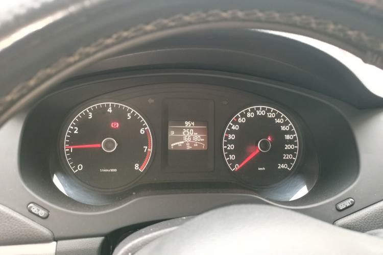 Used Volkswagen Sagitar 2014 Revised Version 1.6L Manual Comfort Edition Instrument Cluster