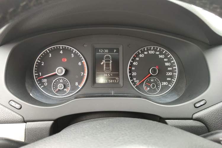 Used Volkswagen Sagitar 2014 1.4TSI Automatic Luxury Model Instrument Cluster
