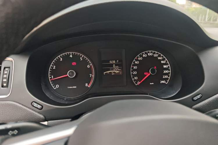 Used Volkswagen Sagitar 2014 Revised Version 1.6L Automatic Comfort Edition Instrument Cluster