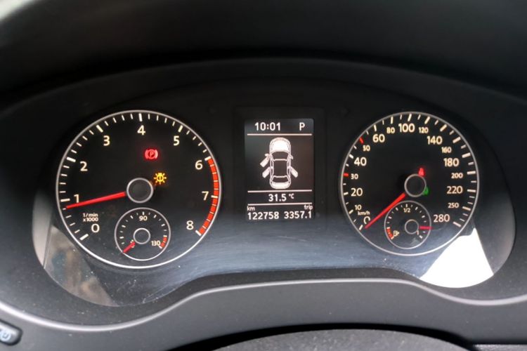 Used Volkswagen Sagitar 2014 1.4TSI BlueMotion Edition Instrument Cluster