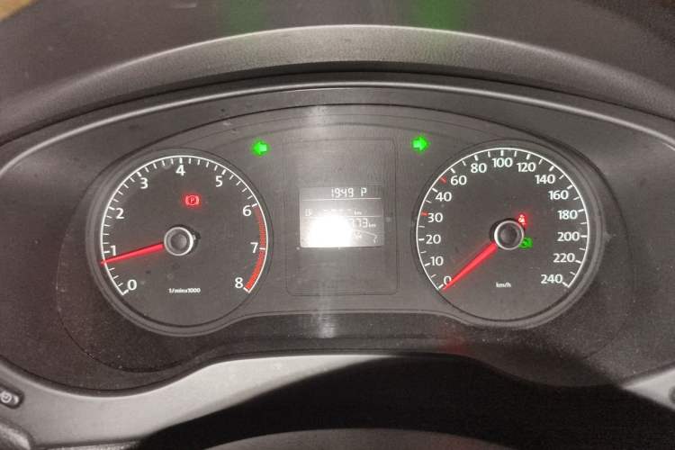 Used Volkswagen Sagitar 2014 1.6L Automatic Comfort Model Instrument Cluster