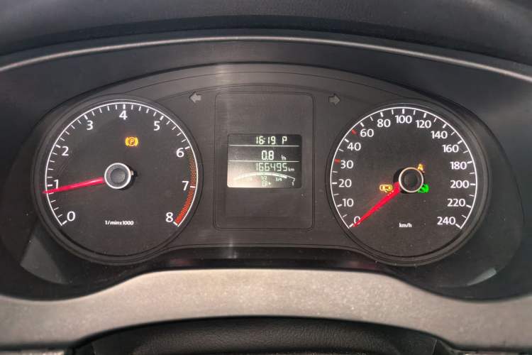 Used Volkswagen Sagitar 2014 Revised Version 1.6L Automatic Comfort Edition Instrument Cluster