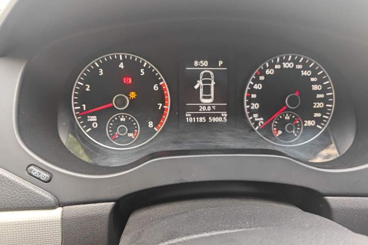 Used Volkswagen Sagitar 2014 Revised Version 1.4TSI Automatic Luxury Edition Instrument Cluster