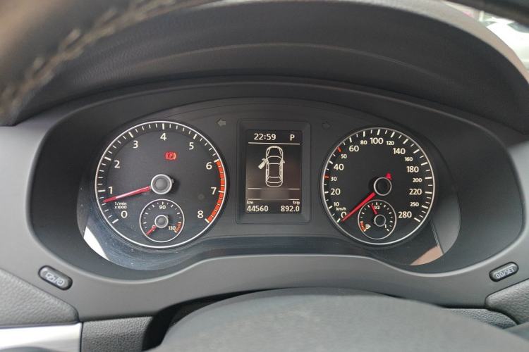 Used Volkswagen Sagitar 2014 Revised 1.4TSI BlueMotion Edition Instrument Cluster