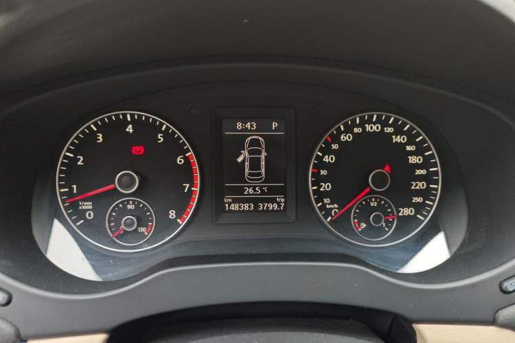 Used Volkswagen Sagitar 2014 1.4TSI Automatic Luxury Model Instrument Cluster