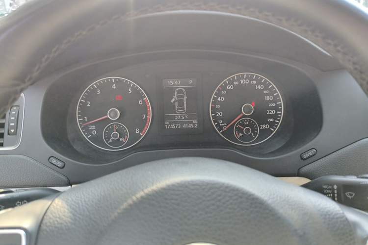 Used Volkswagen Sagitar 2014 1.4TSI Automatic Luxury Model Instrument Cluster