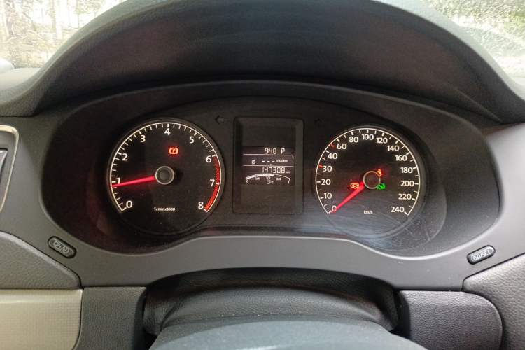 Used Volkswagen Sagitar 2014 1.6L Automatic Comfort Model Instrument Cluster