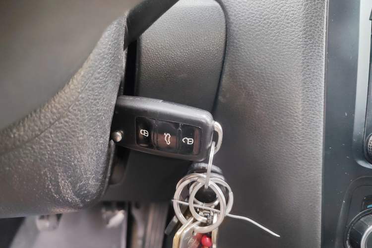 Used Volkswagen Sagitar 2014 1.6L Manual Comfort Model Interior 1
